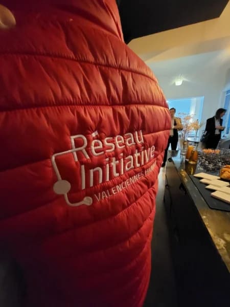 Cocktail d'entreprise autour du buffet du chef