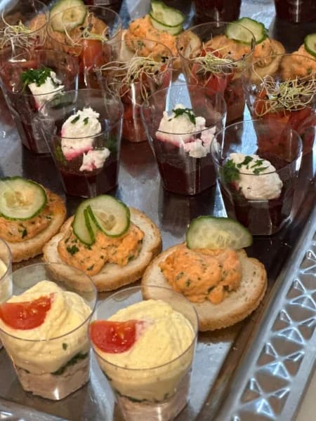 Toasts saumon-concombre et verrines du cocktail