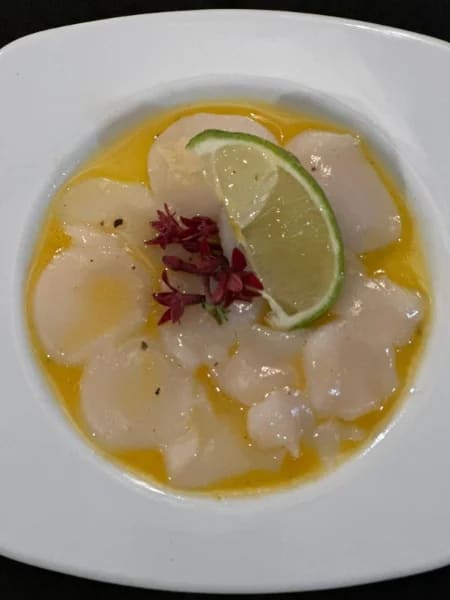 Carpaccio de Saint-Jacques aux agrumes et citron vert