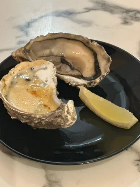Huîtres chaudes gratinées au beurre blanc et citron